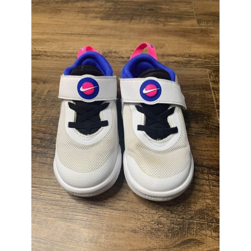 NikeTeam Hustle D10 Sneakers White Size 10